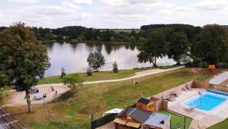 Camping Aquarev - 3*, Camping 3* à Loudéac (Cotes d'Armor) - Location Mobil Home pour 4 personnes - Photo N°3