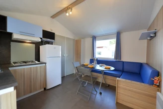 Camping Au Val De Loire, Camping 4* à Le Bois Plage en Ré (Charente Maritime) - Location Mobil Home pour 6 personnes - Photo N°2
