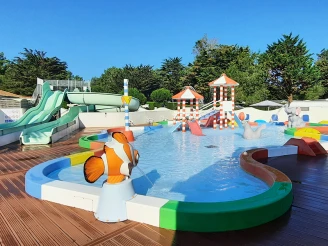 Camping Au Val De Loire, Camping 4* à Le Bois Plage en Ré (Charente Maritime) - Location Mobil Home pour 6 personnes - Photo N°3