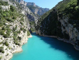 Camping Calme et Nature 3*, Camping 3* à Castellane (Alpes de Haute Provence) - Location Chalet pour 6 personnes - Photo N°2