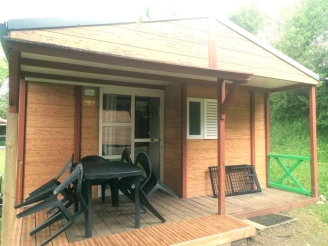 Camping L'Oasis du Berry 4*, Camping 4* à Saint Gaultier (Indre) - Location Chalet pour 5 personnes - Photo N°2