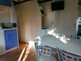 Camping L'Oasis du Berry 4*, Camping 4* à Saint Gaultier (Indre) - Location Chalet pour 4 personnes - Photo N°4