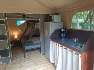 Camping L'Oasis du Berry 4*, Camping 4* à Saint Gaultier (Indre) - Location Tente équipée pour 5 personnes - Photo N°3