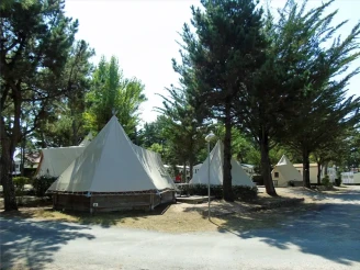 , Camping 4* à Saint Hilaire de Riez (Vendée) - Location Tente équipée pour 4 personnes - Photo N°3