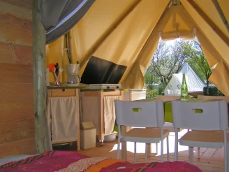, Camping 4* à Saint Hilaire de Riez (Vendée) - Location Tente équipée pour 4 personnes - Photo N°4