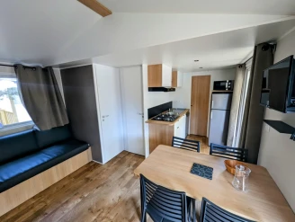 Camping Le Pinada - 3*, Camping 3* à Fabrezan (Aude) - Location Mobil Home pour 4 personnes - Photo N°4