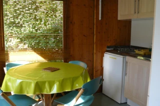 Camping Le Rey 3*, Camping 3* à Louvie Juzon (Pyrénées Atlantiques) - Location Cabane pour 4 personnes - Photo N°4