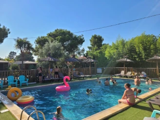 Camping Les Cigales - 3*, Camping 3* à Pézenas (Hérault) - Location Mobil Home pour 4 personnes - Photo N°3