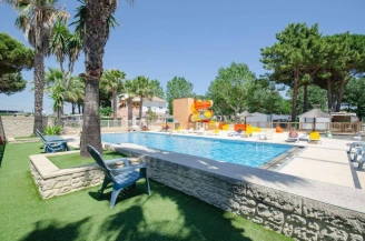 Camping Les Jardins d'Agathe - 4*, Camping 4* à Grau D'Agde (Hérault) - Location Tente équipée pour 4 personnes - Photo N°2