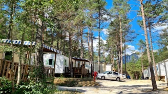 Camping La Pinatelle 2*, Camping 2* à Saint Auban (Alpes Maritimes) - Location Mobil Home pour 6 personnes - Photo N°3
