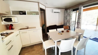 Camping La Pinatelle 2*, Camping 2* à Saint Auban (Alpes Maritimes) - Location Chalet pour 6 personnes - Photo N°4