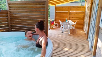 Camping Rives du Lac de Sainte Croix 3*, Camping 3* à Bauduen (Var) - Location Mobil Home pour 6 personnes - Photo N°2