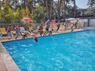 Camping la Colombière - 4*, Camping 3* à Beaumont du Périgord (Dordogne) - Location Chalet pour 5 personnes - Photo N°3