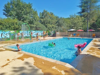 Camping la Colombière - 4*, Camping 3* à Beaumont du Périgord (Dordogne) - Location Mobil Home pour 4 personnes - Photo N°2