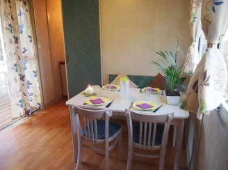 Camping Villages le Lavandin 3*, Camping 3* à Esparron de Verdon (Alpes de Haute Provence) - Location Bungalow pour 7 personnes - Photo N°3