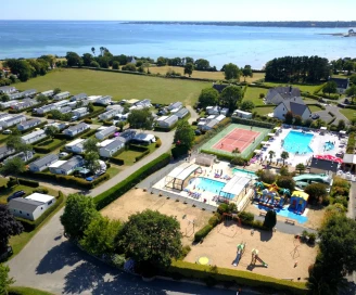 Camping de Kérantérec 4 *, Camping 4* à La Forêt Fouesnant (Finistère) - Location Mobil Home pour 2 personnes - Photo N°2