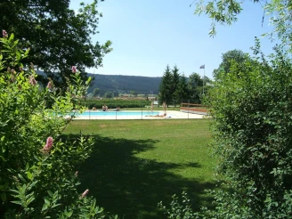 Camping de la Forêt 3*, Camping 3* à Levier (Doubs) - Location Chalet pour 7 personnes - Photo N°3