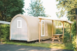Camping de la Gères 3*, Camping 3* à Surgères (Charente Maritime) - Location Tente équipée pour 4 personnes - Photo N°2