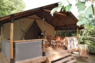 Camping de la Gères 3*, Camping 3* à Surgères (Charente Maritime) - Location Tente équipée pour 5 personnes - Photo N°3