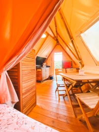 Camping de la Gères 3*, Camping 3* à Surgères (Charente Maritime) - Location Yourte pour 4 personnes - Photo N°4