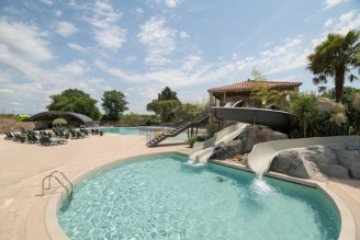 Castel Camping La Garangeoire - 5*, Camping 5* à Saint Julien des Landes (Vendée) - Location Mobil Home pour 6 personnes - Photo N°2