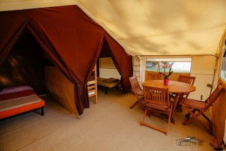 Domaine de Corneuil 3*, Camping 3* à Mareuil (Dordogne) - Location Tente équipée pour 5 personnes - Photo N°4