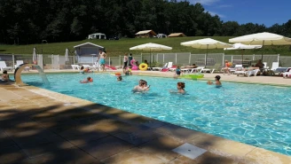 Domaine de Corneuil 3*, Camping 3* à Mareuil (Dordogne) - Location Tente équipée pour 4 personnes - Photo N°3