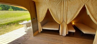 Domaine de Corneuil 3*, Camping 3* à Mareuil (Dordogne) - Location Tente équipée pour 4 personnes - Photo N°4