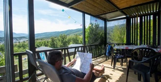 Camping Les Hauts de Rosans 4*, Camping 4* à Rosans (Hautes Alpes) - Location Chalet pour 5 personnes - Photo N°3