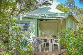 , Camping 3* à Castries (Hérault) - Location Bungalow pour 4 personnes - Photo N°1