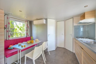 Camping le FONDESPIERRE - 3*, Camping 3* à Castries (Hérault) - Location Mobil Home pour 5 personnes - Photo N°3