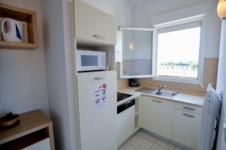  Résidence du Château de Jouarres 3*, Camping 3* à Azille (Aude) - Location Appartement pour 8 personnes - Photo N°3