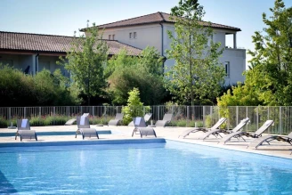  Résidence du Château de Jouarres 3*, Camping 3* à Azille (Aude) - Location Appartement pour 2 personnes - Photo N°2