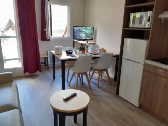 Résidence Hameaux de la Perrière 3*, Camping 3* à Saint Colomban des Villards (Savoie) - Location Appartement pour 4 personnes - Photo N°2