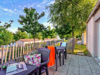 Résidence Les Hameaux des Epesses 2*, Camping 2* à Les Epesses (Vendée) - Location Appartement pour 6 personnes - Photo N°2