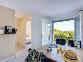 Résidence Les Hameaux des Epesses 2*, Camping 2* à Les Epesses (Vendée) - Location Appartement pour 6 personnes - Photo N°3