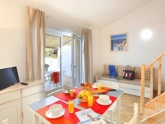 Camping Les Sables Vigniers 3*, Camping 3* à Saint Georges d'Oléron (Charente Maritime) - Location Appartement pour 8 personnes - Photo N°3