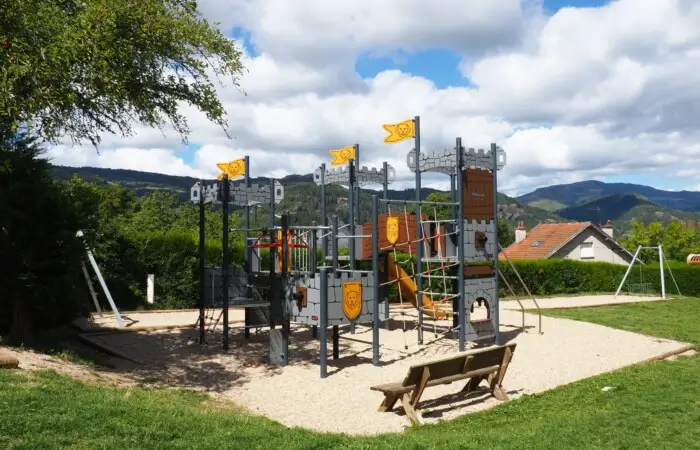 CAMPING LA POMMERAIE 4*, Camping à Vic sur Cère (Cantal) - Location Mobil Home pour 4 personnes - Photo N°13
