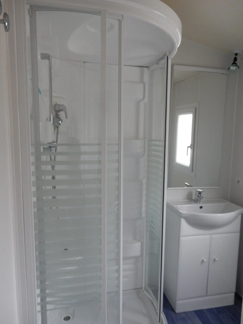 CAMPING LE CHENE-3*, Camping 3* à Tallard (Hautes Alpes) - Location Mobil Home pour 4 personnes - Photo N°8