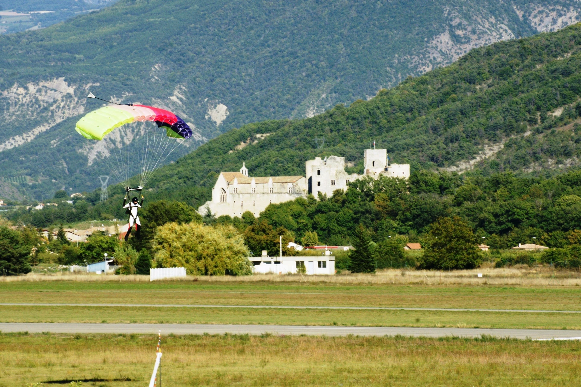 CAMPING LE CHENE-3*, Camping 3* à Tallard (Hautes Alpes) - Location Mobil Home pour 4 personnes - Photo N°12