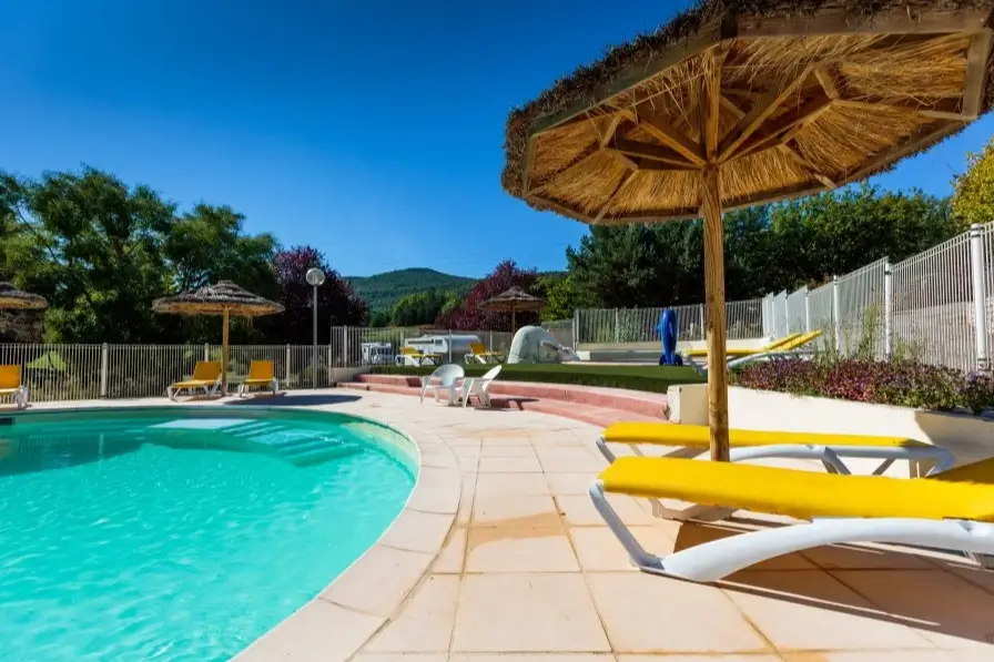 Camping Aux Vallons - 3*, Camping à Bauduen (Var) - Location Appartement pour 5 personnes - Photo N°2