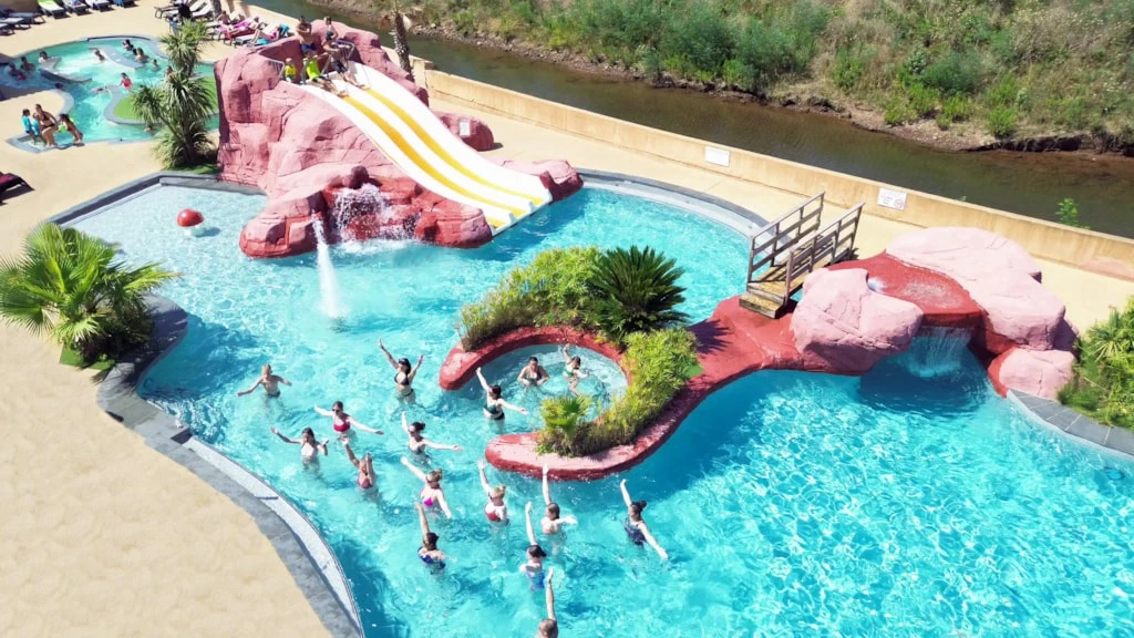 Camping La Vallée du Paradis 4*  , Camping 4* à Agay (Var) - Location Mobil Home pour 8 personnes - Photo N°3