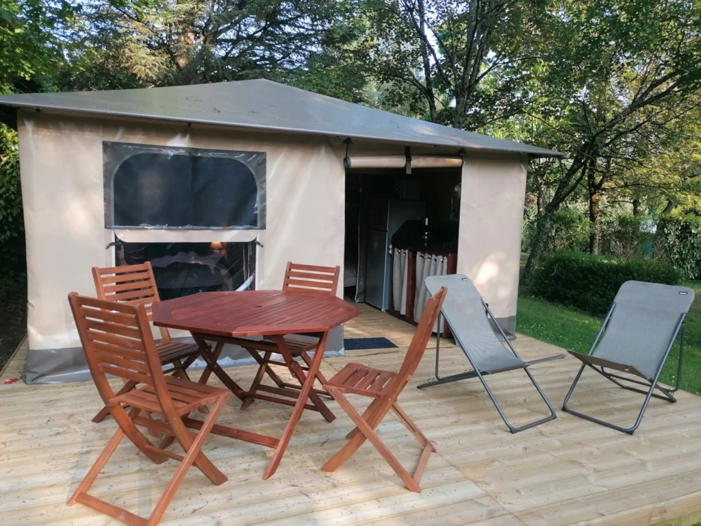 Camping L'Oasis du Berry 4*, Camping 4* à Saint Gaultier (Indre) - Location Tente équipée pour 5 personnes - Photo N°1