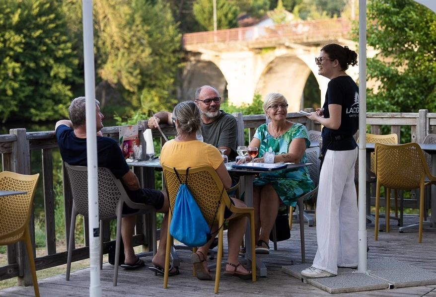 Camping LA CIGALINE - 3*, Camping 3* à Montpon Ménestérol (Dordogne) - Location Mobil Home pour 4 personnes - Photo N°13