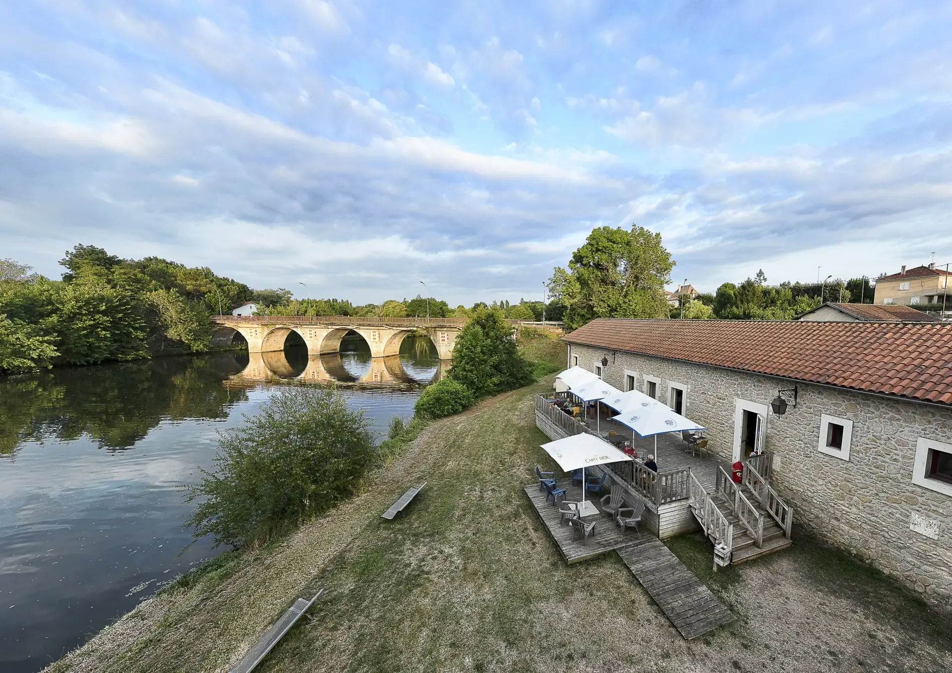 Camping LA CIGALINE - 3*, Camping 3* à Montpon Ménestérol (Dordogne) - Location Mobil Home pour 4 personnes - Photo N°9