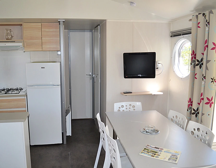 Camping LE MOULIN DES EFFRES 4*, Camping 4* à Secondigny (Deux Sèvres) - Location Mobil Home pour 8 personnes - Photo N°4