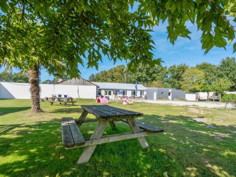 Camping Le Grearn - 3*, Camping 3* à Ambon (Morbihan) - Location Chalet pour 4 personnes - Photo N°9