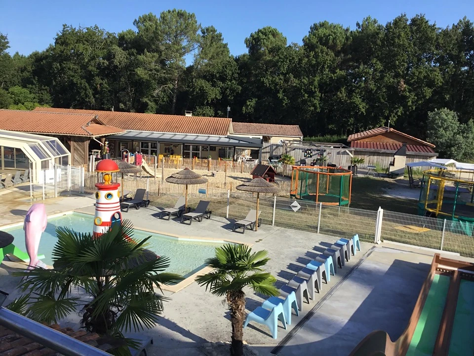 Camping Le Paradis - 4*, Camping 4* à Saint Laurent Médoc (Gironde) - Location Mobil Home pour 4 personnes - Photo N°11