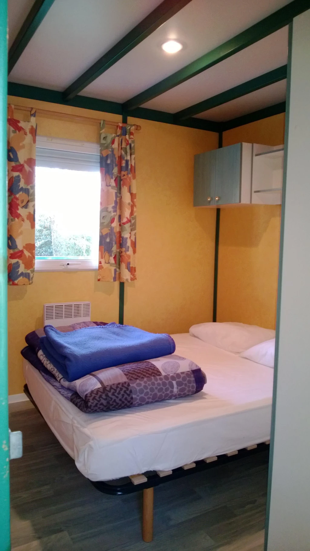 Camping Les Charmes - 4*, Camping 4* à Apremont (Vendée) - Location Chalet pour 8 personnes - Photo N°9