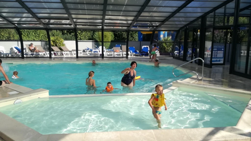 Camping Les Charmes - 4*, Camping 4* à Apremont (Vendée) - Location Chalet pour 8 personnes - Photo N°11